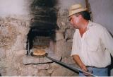 Miniatura Cottura del pane in forno a legna